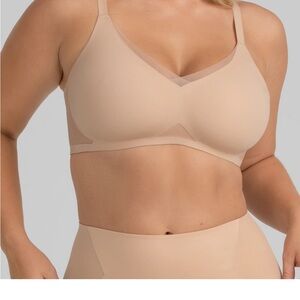 Honey Love Crossovers Bra Wireless Medium 
Color: Sand.